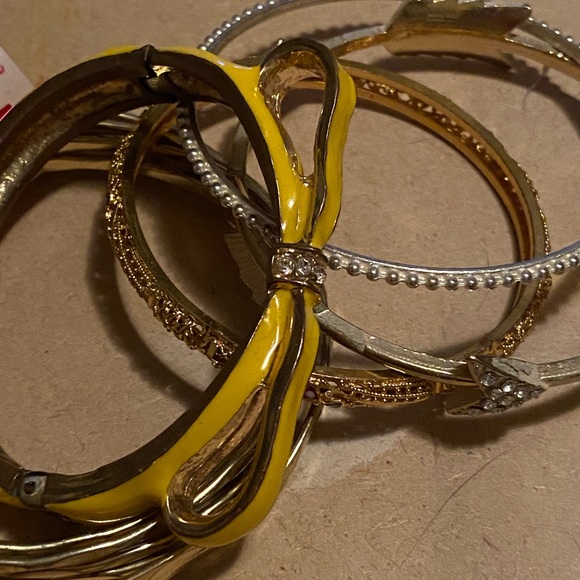 Jewelry - 🤩5 Bracelets for $20🤩